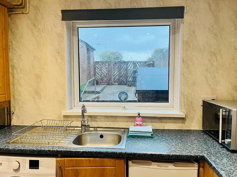 Family Home In Residential Neighbourhood Cardiff Holiday home